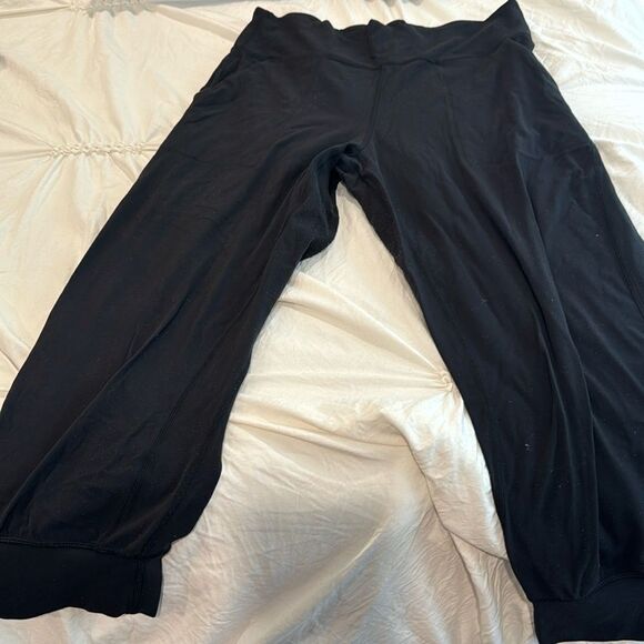 Lululemon black sweatpants joggers size 12 - Picture 1 of 3